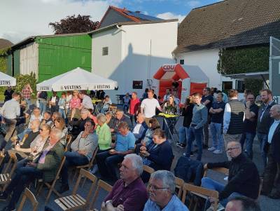 Viele Besucher auf Hof Busemann in Oberense
